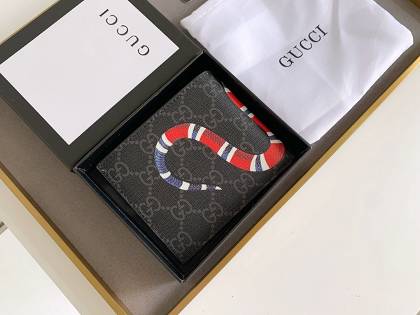 グッチ財布コピー背面デザイン